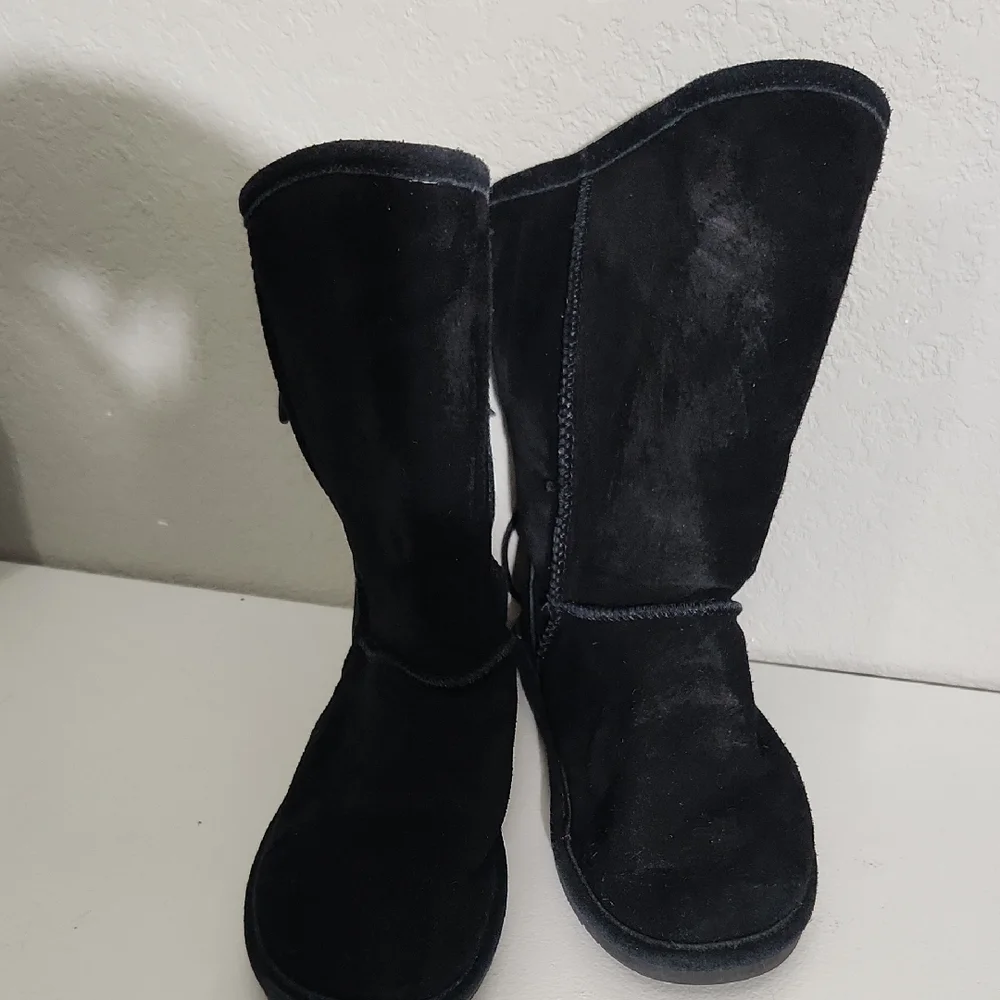 BearPaw Womens Boots Size 7 Black Winter  Suede Laceup Back